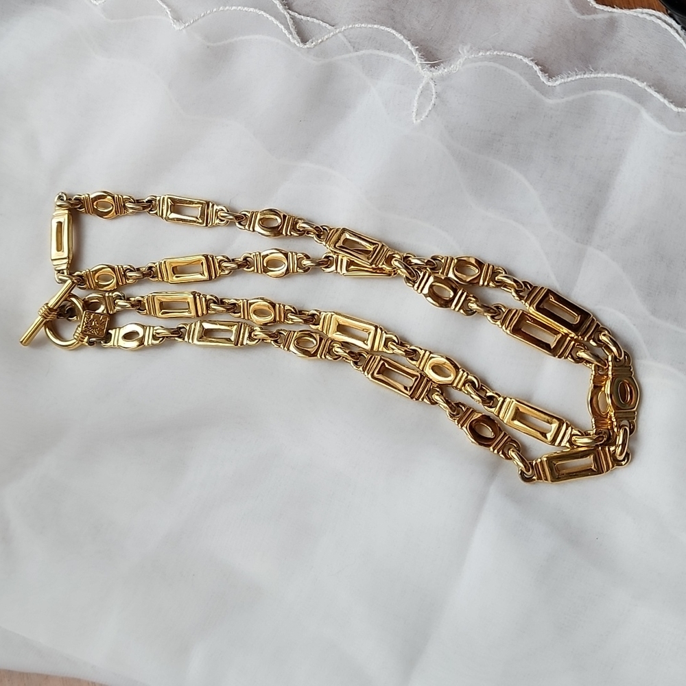 CHIC PRE-OWNED GOLDTONE ANNE KLEIN NECKLACE